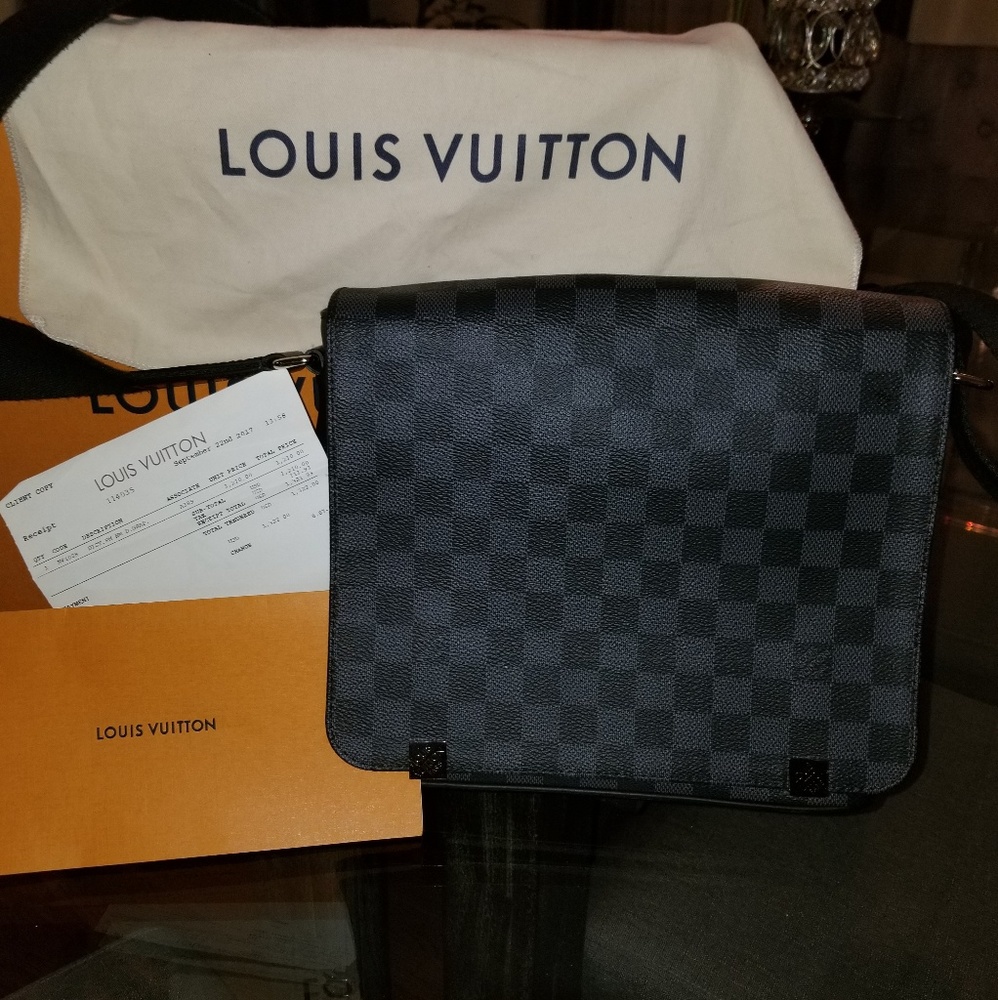 Louis vuitton messenger bag